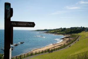 Crail Roome Bay Beach coastal Path Signpost - Foto© Richard Newton, Fife Coast and Countryside Trust