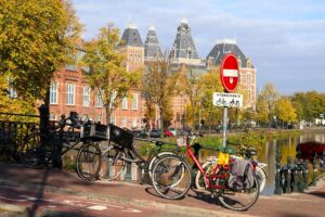 Bici e canali ad Amsterdam - Foto di Françoise Rondaij-Koch